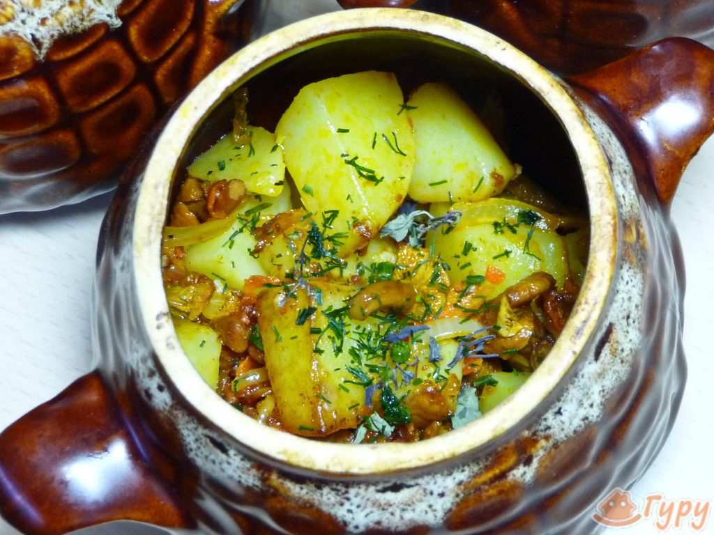 Картофель, тушенный с грибами в горшочках artofel_v_gorshochjah.jpg