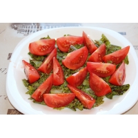 Как приготовить листовой салат с помидорами
