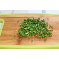 Как приготовить салат из свежей зелени
